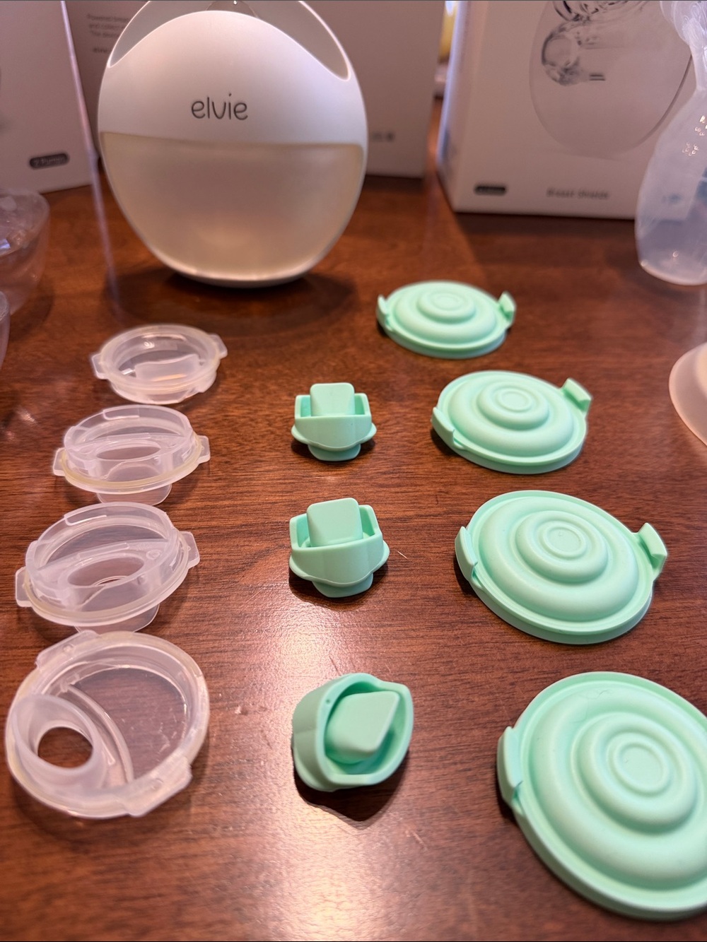 Elvie Double Electric Breast Pump Set in White - Picture 4 of 9